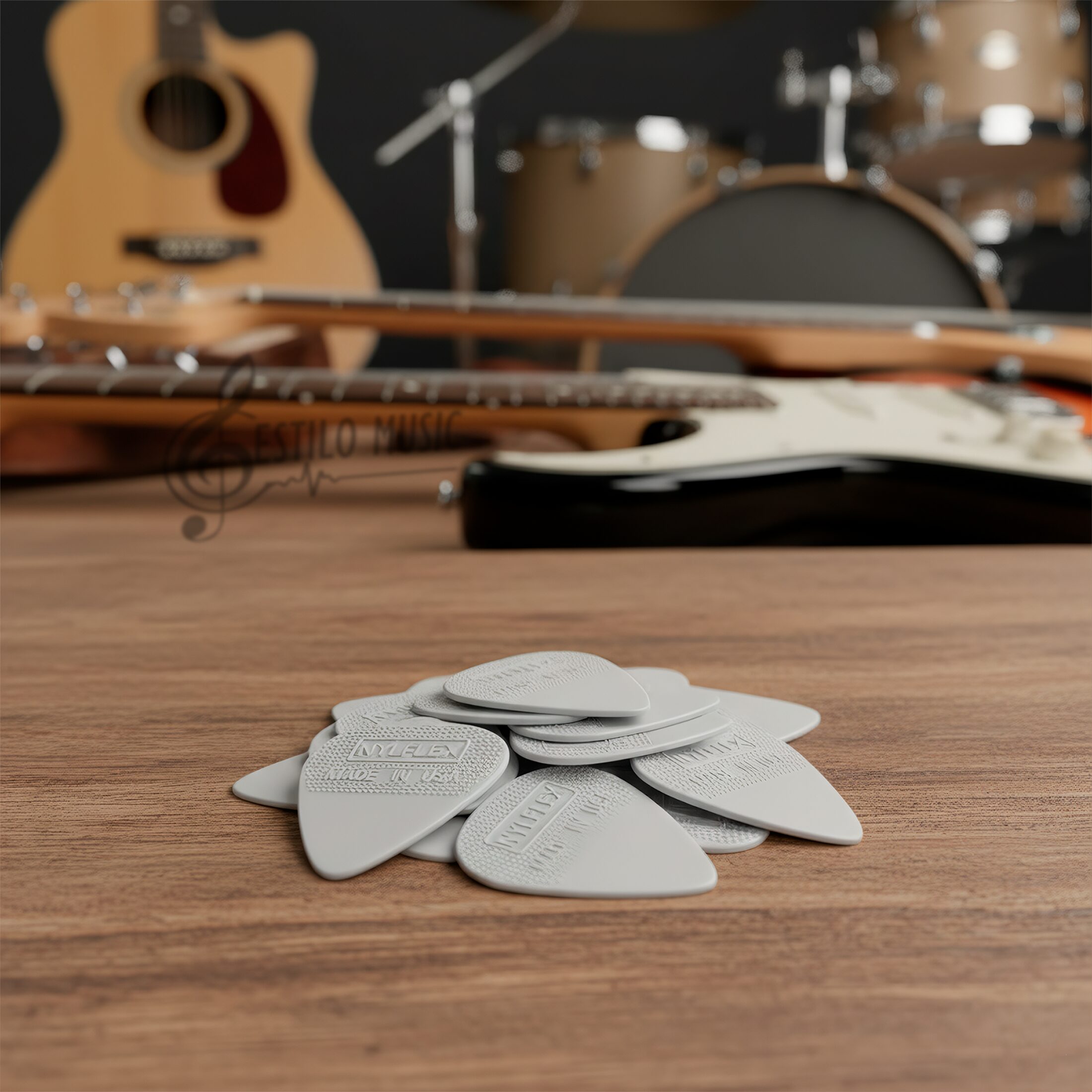 10 Plumillas Nyflex Daddario de nylon calibre 0.75 mm, paquete original con patrón de agarre, tono cálido y sensación flexible para guitarristas 1NFX4-10