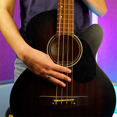 Curso de Bajoloche bajo acústico – lecciones de afinación, posiciones de manos y uso de cuerdas paso a paso, con actualizaciones gratuitas CURS BAJOLOCHE