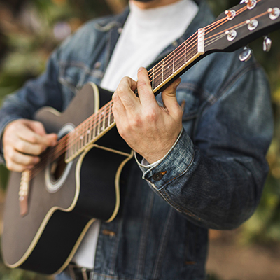 Curso Guitarra Acústica Estilo Music – aprende a tocar paso a paso desde cero con lecciones estructuradas y videos intuitivos CURS ACUSTICA