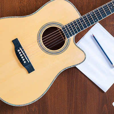 Curso Guitarra Acústica Estilo Music – aprende a tocar paso a paso desde cero con lecciones estructuradas y videos intuitivos CURS ACUSTICA