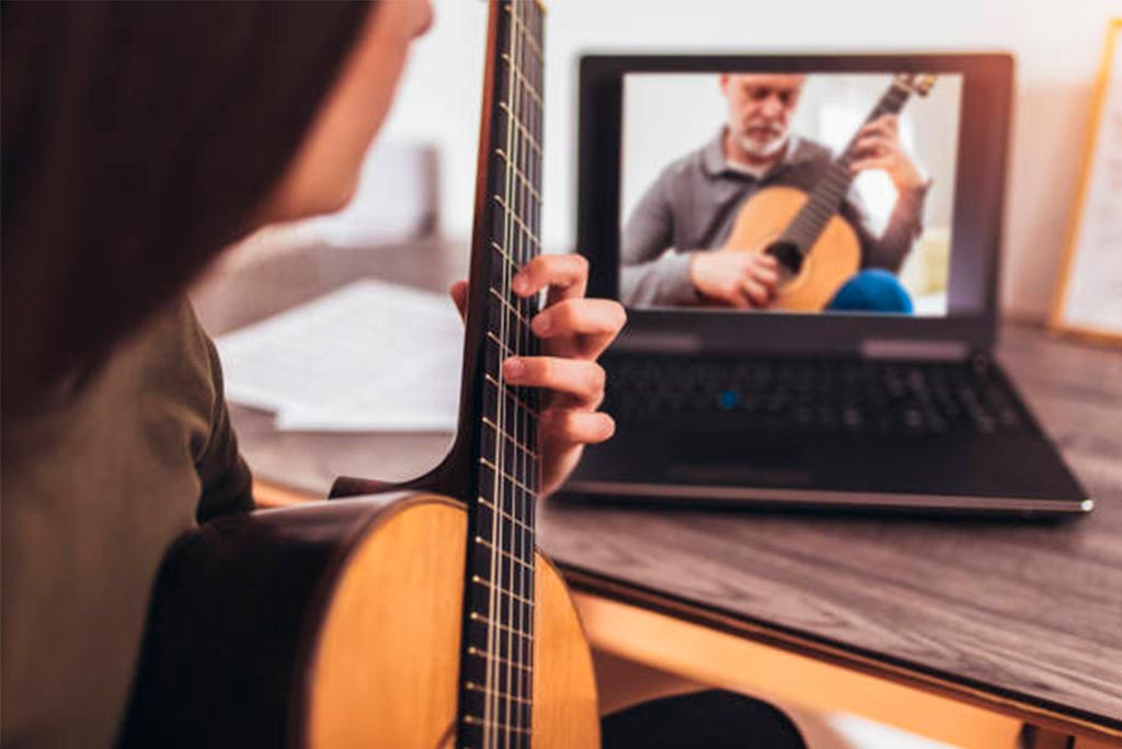 Cursos de guitarra de novato a profesional videos en lines online, estudios a distancia, curso de bajo, violin, tololoche, guitarra clasica, guitarra 12 cuerdas, guitarra docerola, bajo acustico