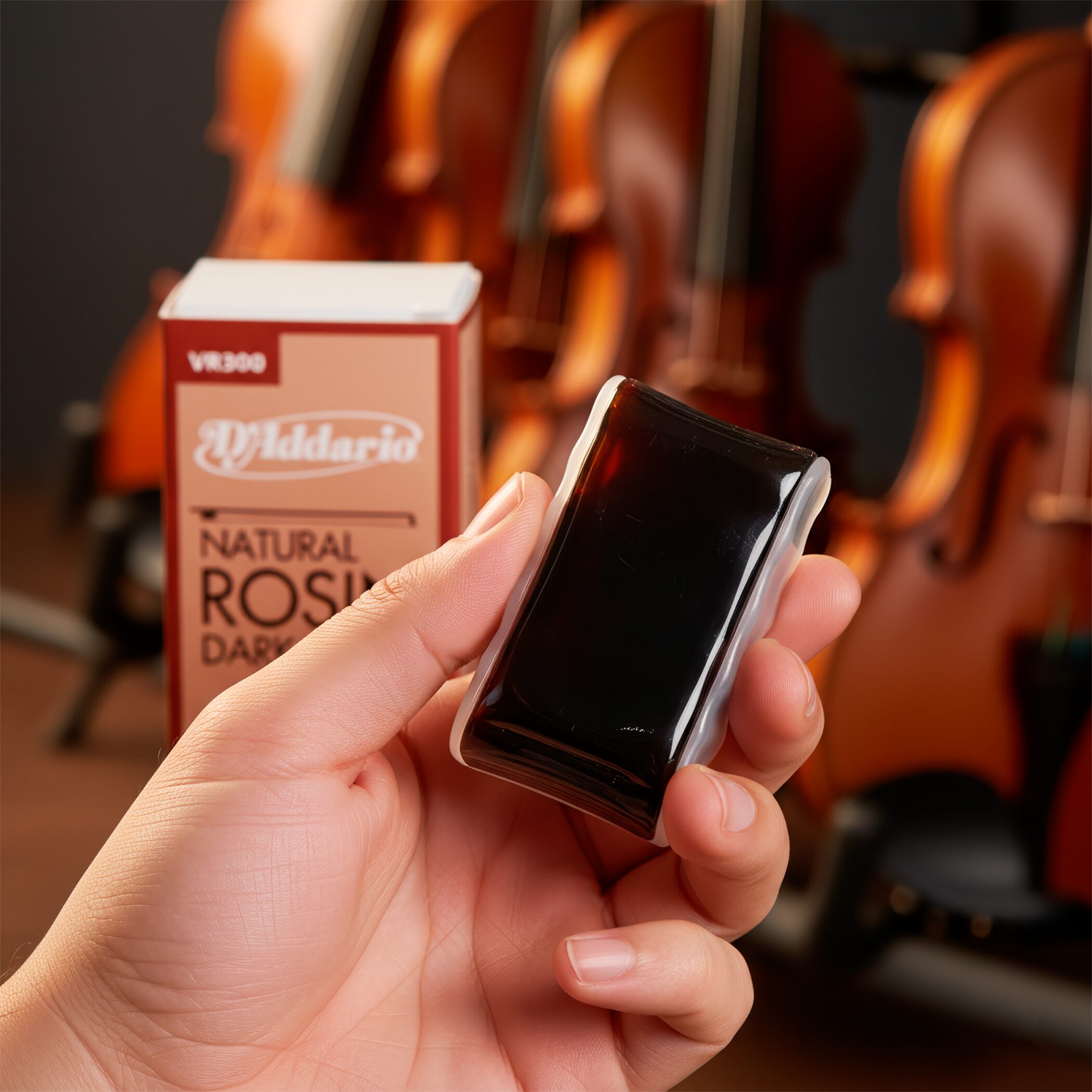 Brea Violin VR300 Daddario resina natural oscura con canal plástico para agarre fácil, ideal para crin o pelo sintético, fabricada en USA