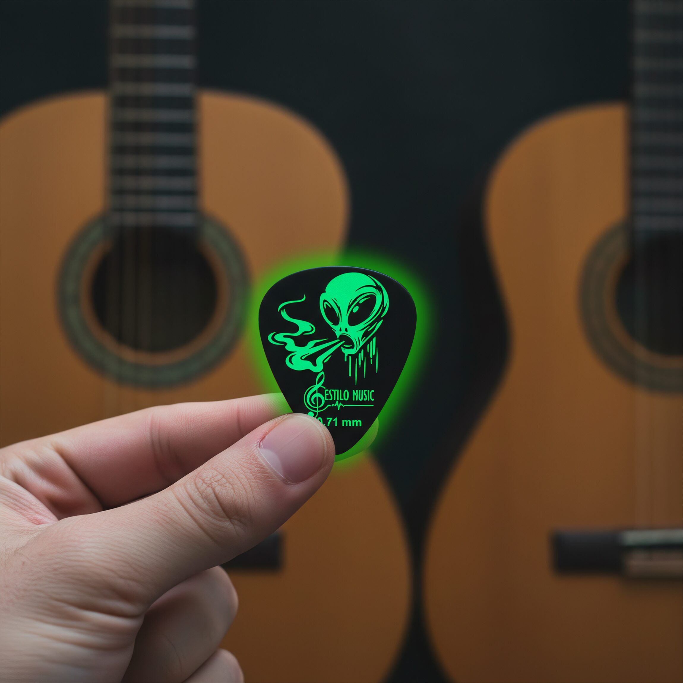 6 Plumillas Luminiscente Brilla Alien Toxic marca Estilo Music, púas de guitarra hechas de celuloide resistente, con máxima memoria, mínimo desgaste y efecto fluorescente que brilla en la oscuridad. PAT6