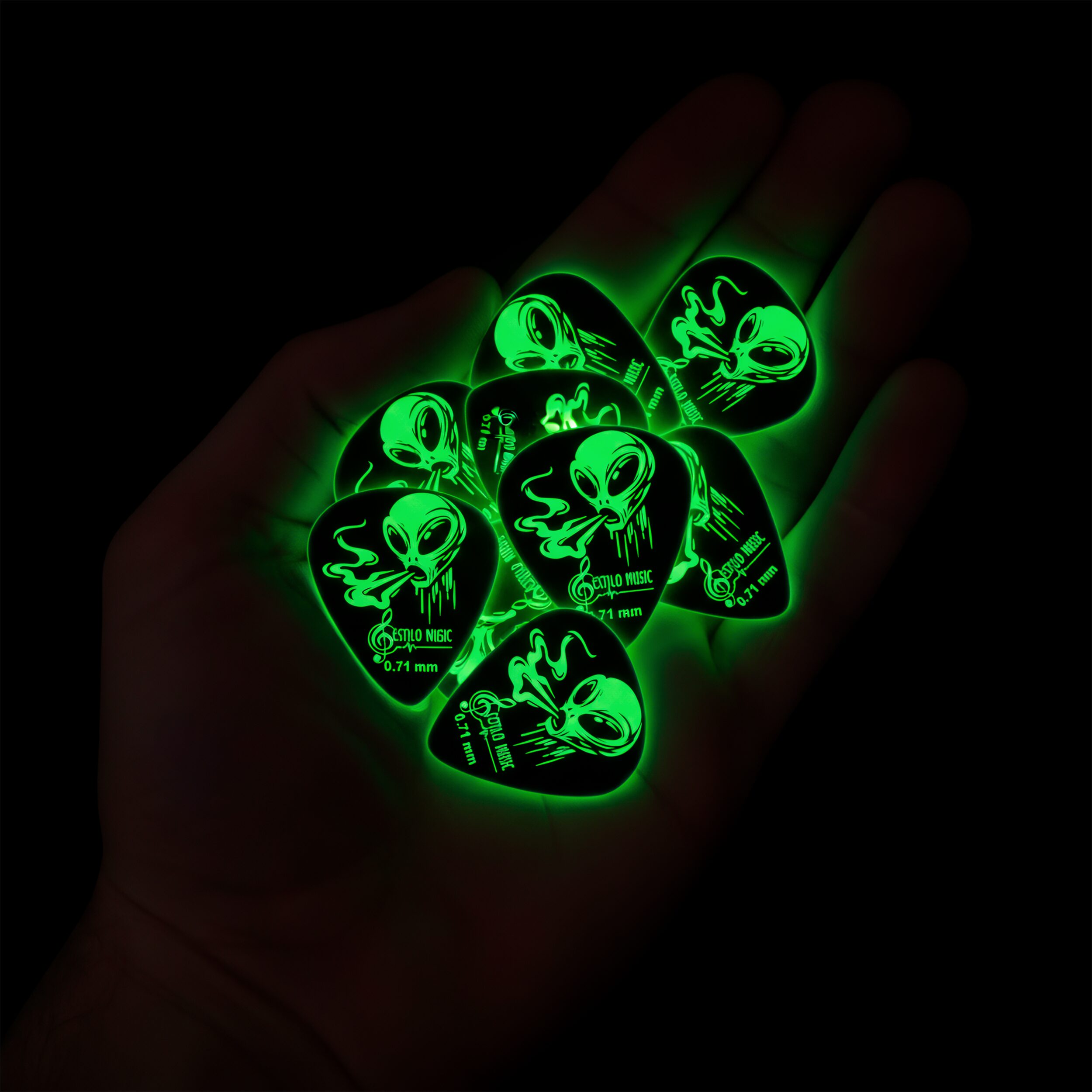 6 Plumillas Luminiscente Brilla Alien Toxic marca Estilo Music, púas de guitarra hechas de celuloide resistente, con máxima memoria, mínimo desgaste y efecto fluorescente que brilla en la oscuridad. PAT6