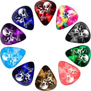 Set de 10 Puas Guitarra Celuloide Alien Toxic marca Estilo Music, colección Alien Toxic con colores aleatorios, fabricadas en celuloide resistente con máxima memoria y mínimo desgaste. PCT10