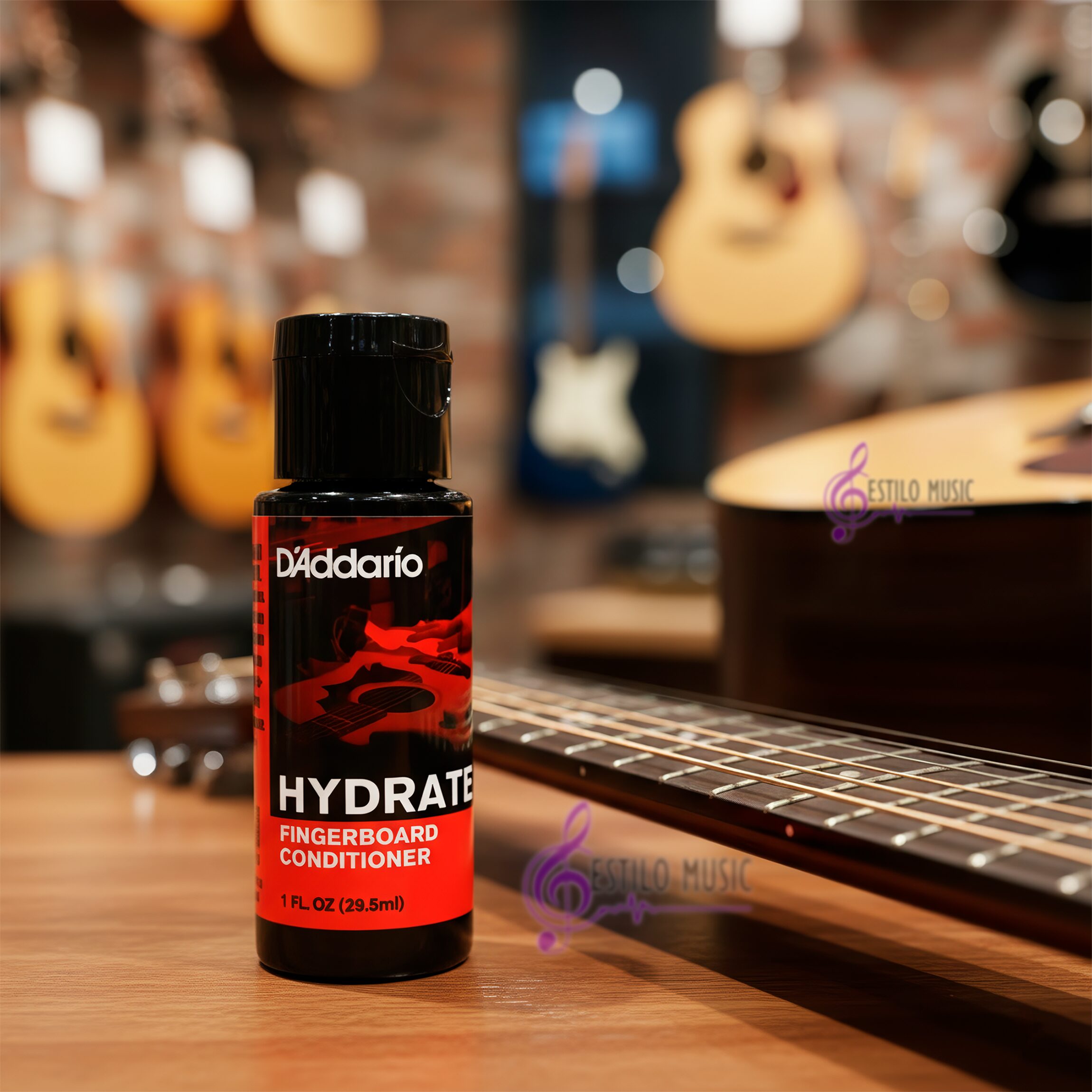 Kit D’Addario PW‑FBCS Planets Waves con botella de aceite limpiador de 60 ml y paño de microfibra, fórmula sin acumulación para limpiar y acondicionar diapasones de madera oscura.