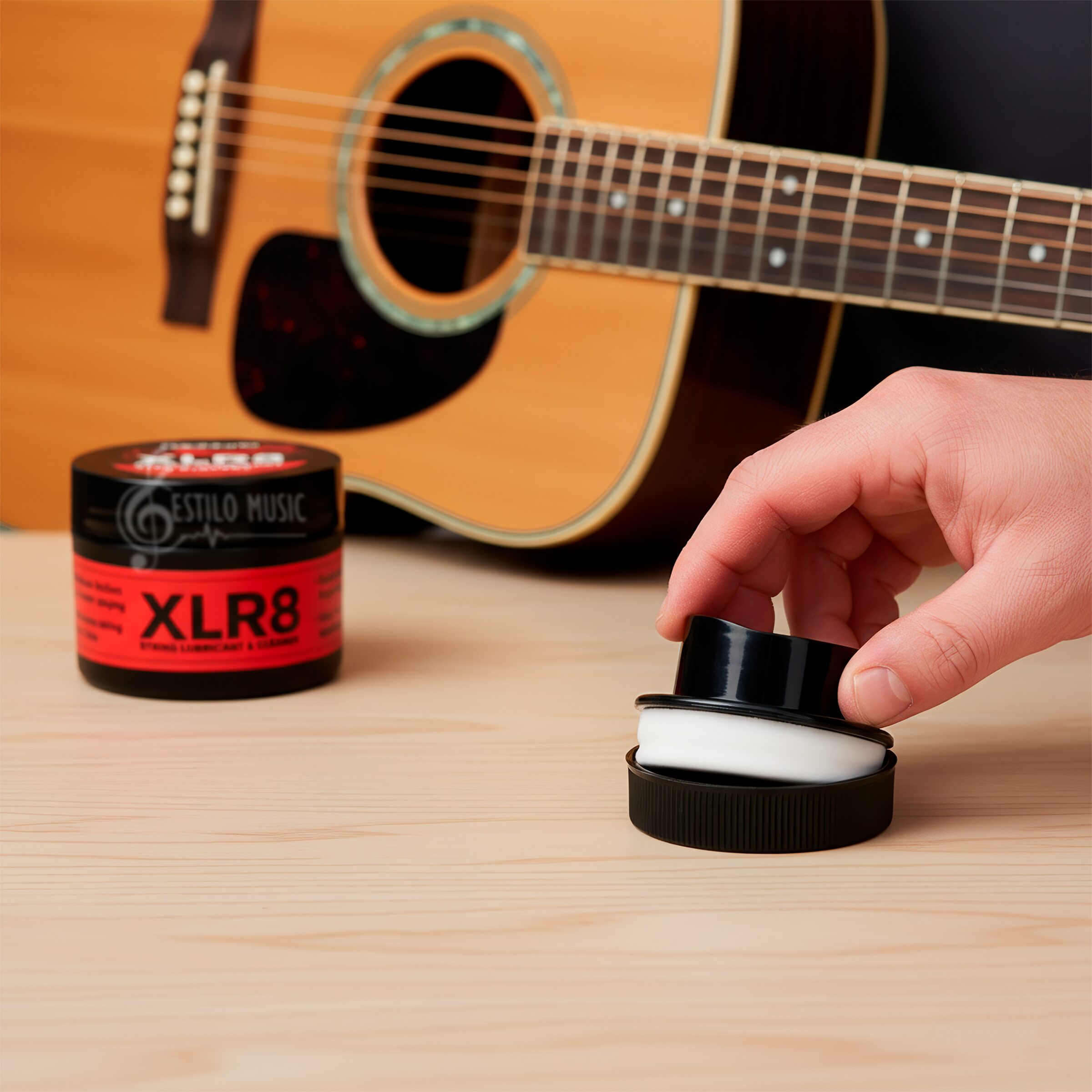 Limpiador De Cuerdas Daddario Pw-xlr8-01 con aplicador lubricante para guitarra y bajo, modelo PW-XLR8-01.