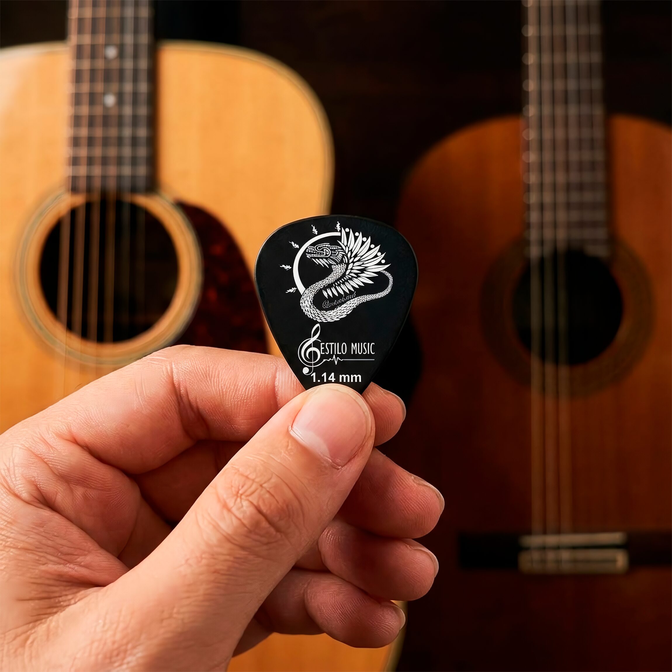 10 Puas Plumillas Guitarra Dioses Quetzalcoatl marca Estilo Music pack premium de plumillas de derlin con diferentes grosores diseño artístico 10 Puas Plumillas Guitarra Dioses Quetzalcoatl colección dioses con diseño Quetzalcoatl material derlin resistente marca Estilo Music