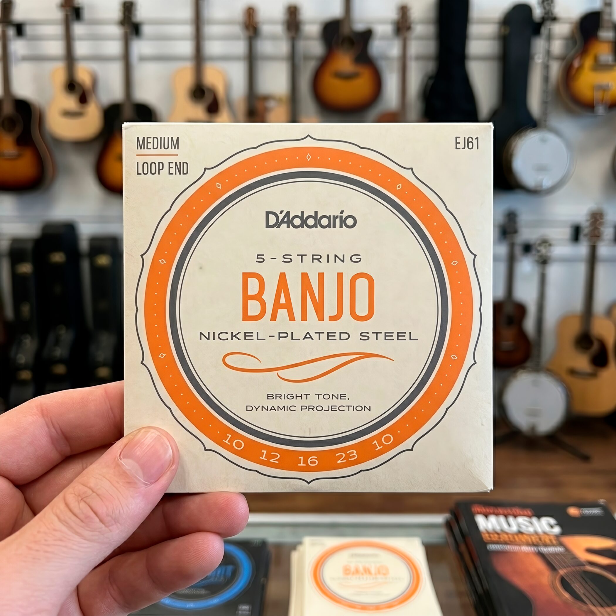 Cuerdas Banjo EJ61 Daddario juego para banjo de 5 cuerdas con acero niquelado y tono brillante. Juego de Cuerdas Banjo Daddario modelo EJ-61 con construcción loopend para ajuste universal EJ61