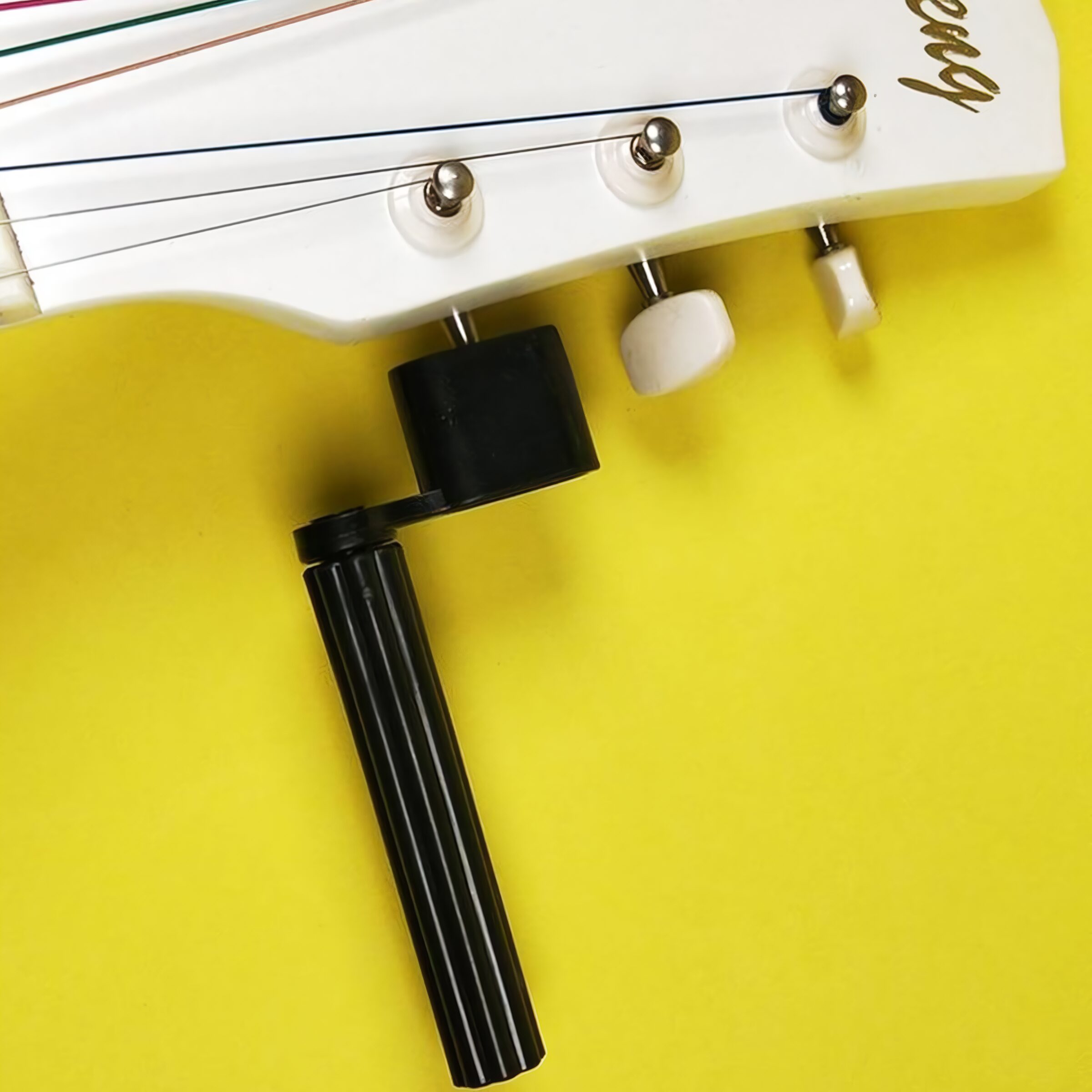 Bobinadora de Cuerdas P/ Guitarra multifuncional color negro con quita pines integrada para guitarra acústica y eléctrica