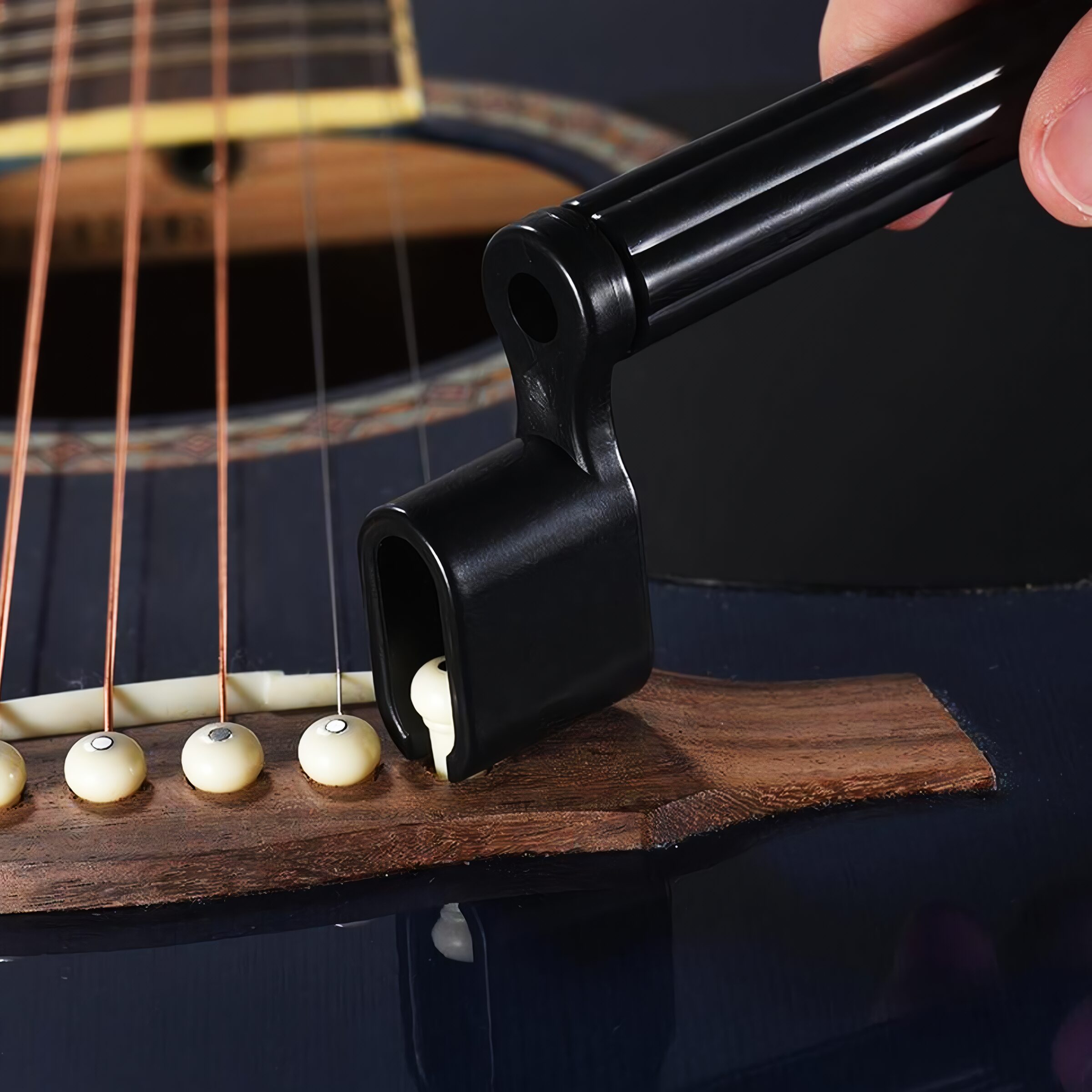Bobinadora de Cuerdas P/ Guitarra multifuncional color negro con quita pines integrada para guitarra acústica y eléctrica