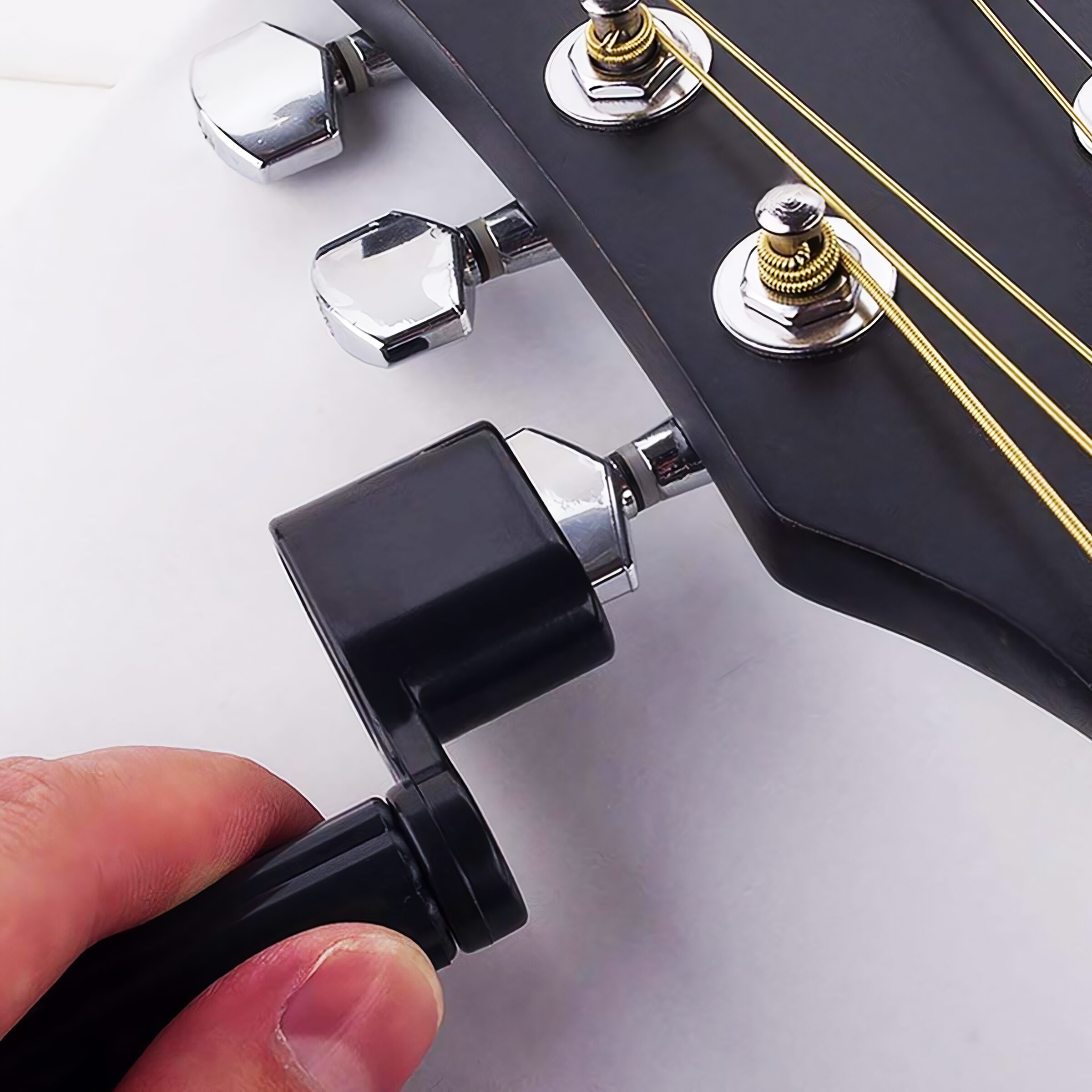 Bobinadora de Cuerdas P/ Guitarra multifuncional color negro con quita pines integrada para guitarra acústica y eléctrica