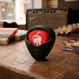 Porta Plumillas PW-PH-01 Daddario para guitarra y bajo con diseño compacto y capacidad para almacenar varias púas.