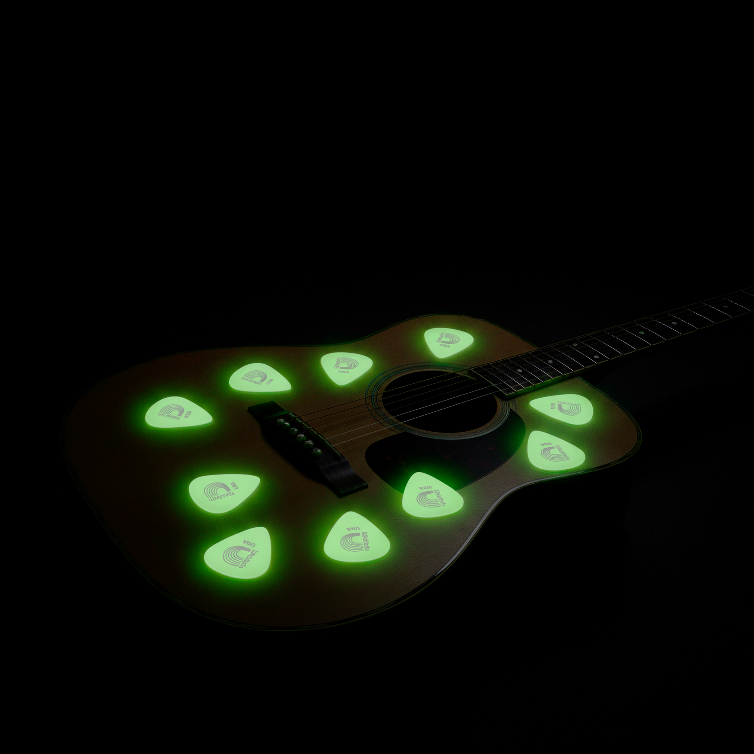 10 Plumillas Daddario Puas fluorescentes para guitarra modelo 1CCG4-10 que brillan en la oscuridad con material celuloide de 0.7 mm