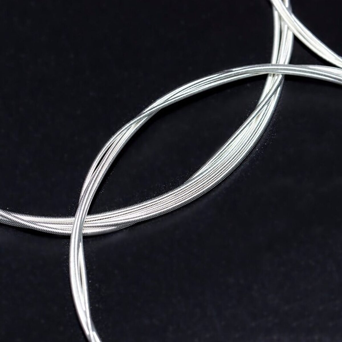 Cuerdas De Guitarra Clasica Nylon Orphee NX35 calibre 028-045 para guitarra clásica con tensión alta Hard Tension y sonido equilibrado.