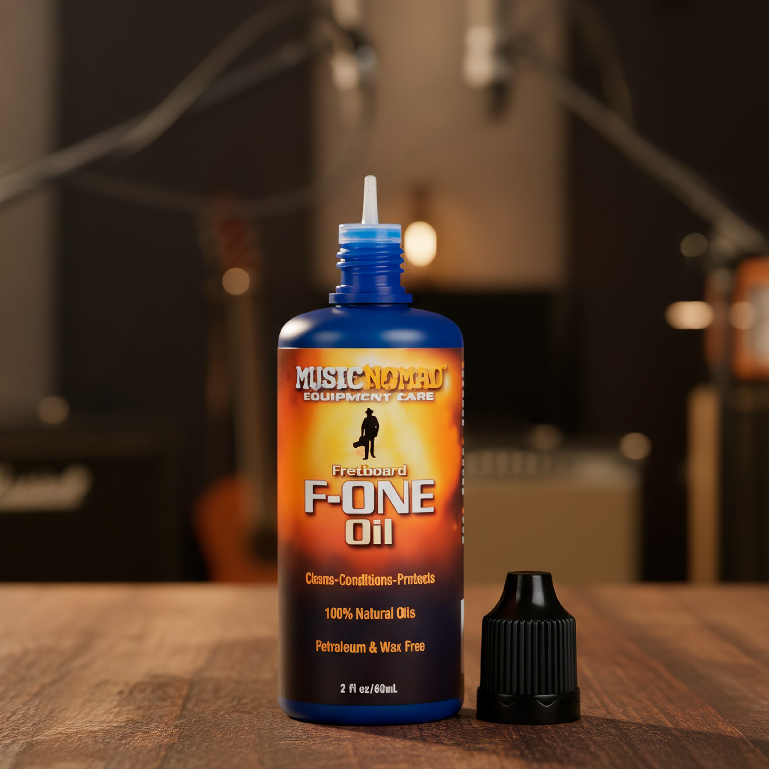 Music Nomad Aceite Limpiador P/ Diapasón F-One MN105 60 ml con aceites naturales para limpiar, acondicionar y proteger el diapasón de guitarras, bajos, ukuleles y otros instrumentos de cuerda. Incluye paño de microfibra para una aplicación limpia y rápida.