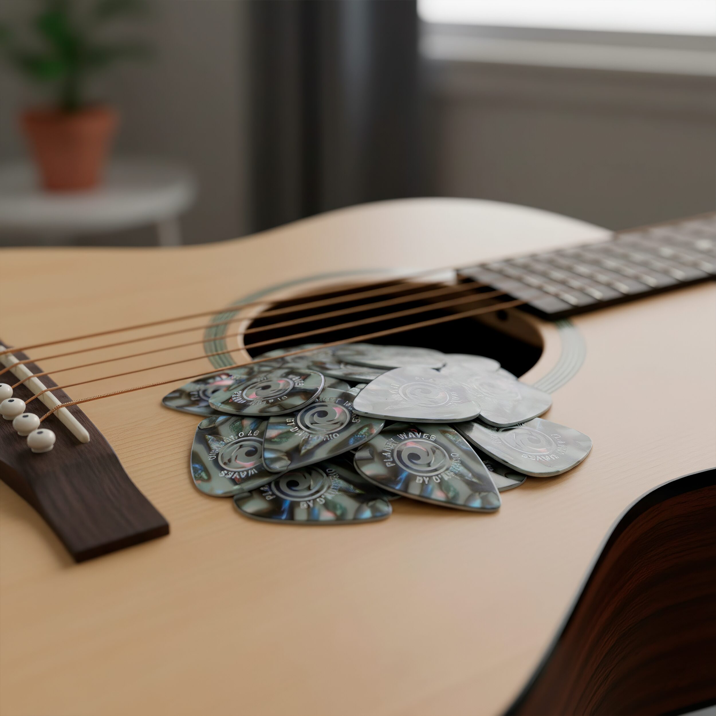 Paq. De 10 Plumillas Daddario 0.70 mm modelo 1CAB4-10 fabricadas en USA, elaboradas en celuloide para guitarra acústica y eléctrica.