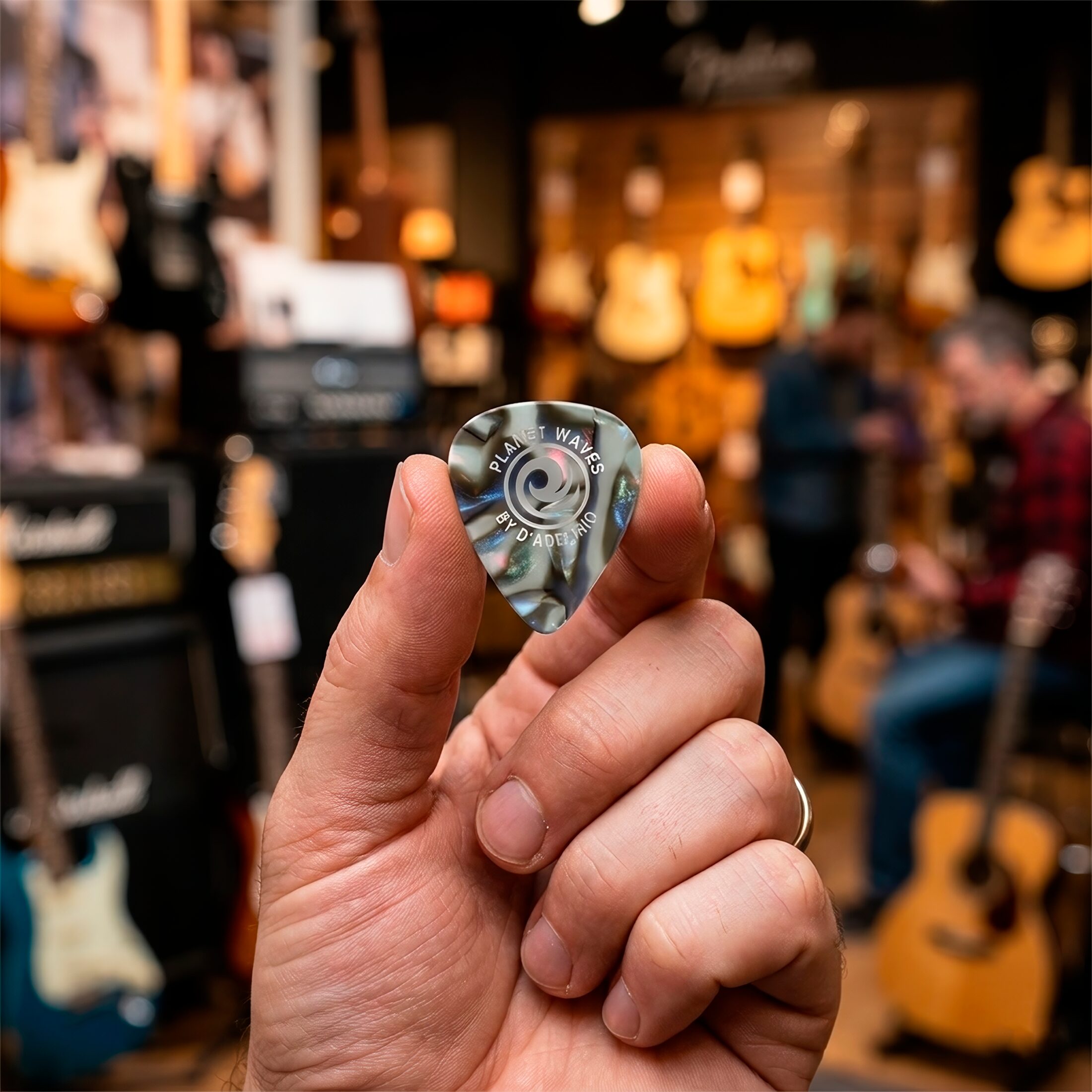 Paq. De 10 Plumillas Daddario 0.70 mm modelo 1CAB4-10 fabricadas en USA, elaboradas en celuloide para guitarra acústica y eléctrica.