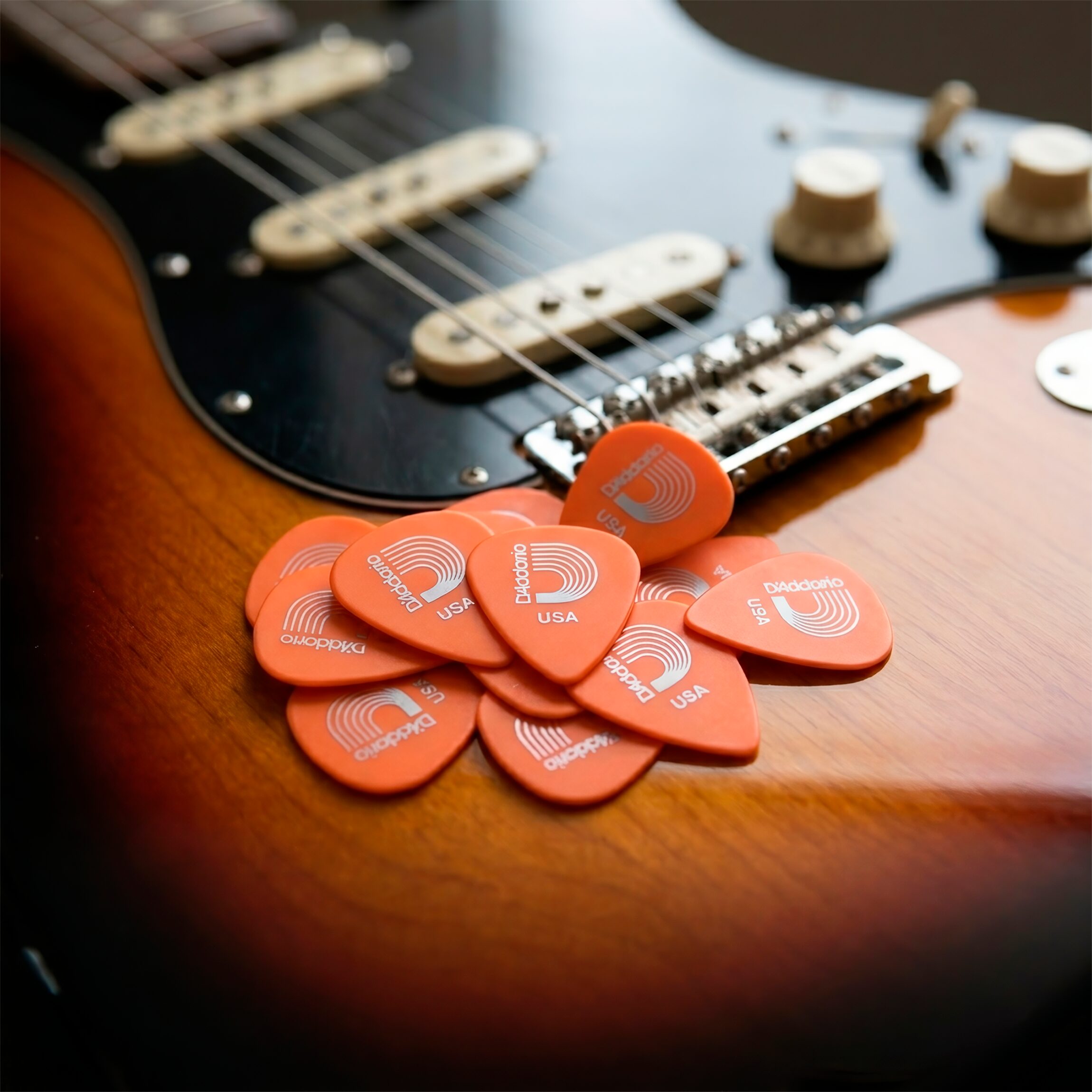 Puas Daddario Duralin Plumillas calibre 0.60 mm, paquete con 10 piezas fabricadas en USA, ideales para guitarra acústica y eléctrica.